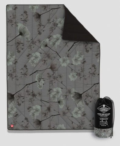 SALE!! 686 Waterproof Hooded Puffer Blanket *